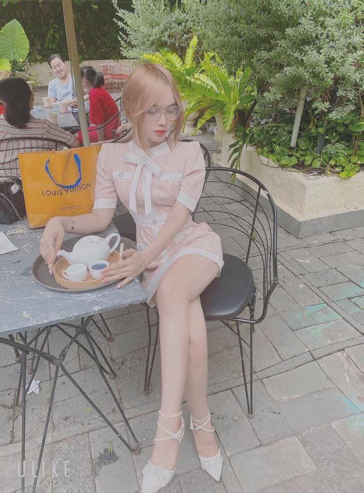 Chuyến công tác sướng lồn cùng sếp của Momo Sakura