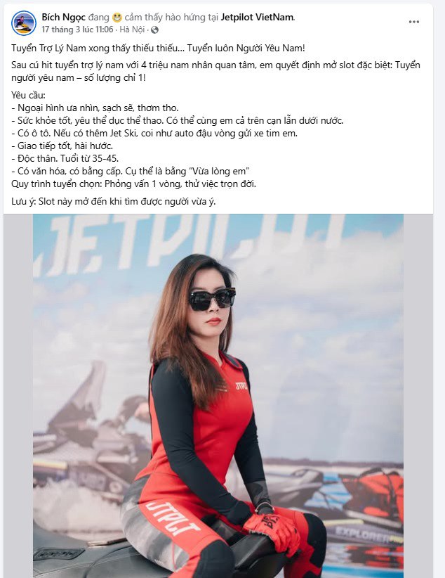 Cô gái xăm hình tự nhiên đang thủ dâm